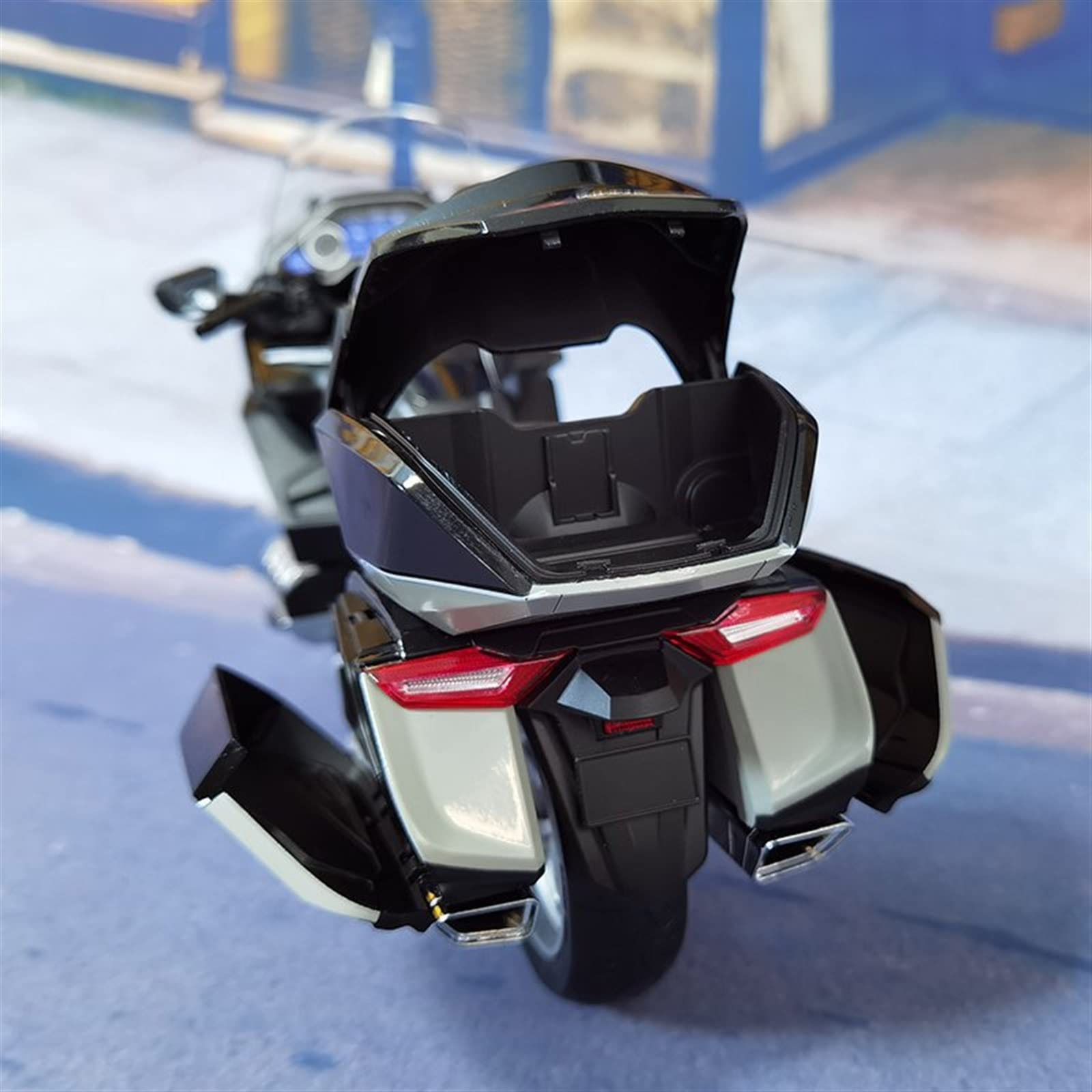 Amazon.co.jp: 模型玩具 1:18 に適合するホンダ GL1800 ゴールド